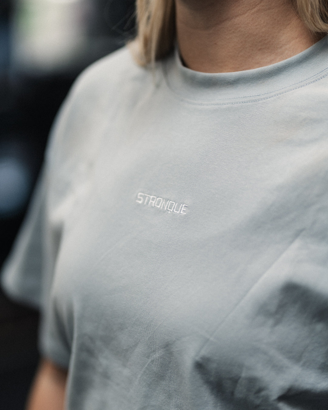 Alle elsker et godt pumpcover, og derfor har vi udviklet det, vi mener, er det BEDSTE pumpcover til jer. T-shirten er lavet af et blødt og strækbart materiale, der sikrer åndbarhed og fuld bevægelighed. Den er lightweight, men har et 'heavy' look, hvilket gør, at den sidder flatterende. T-shirten er unisex og kan derfor bæres af ALLE.