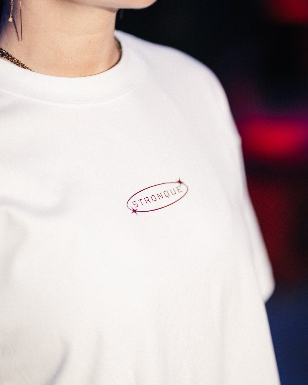 Vores klassiske pumpcover i samme bløde, lette kvalitet – nu også med et enkelt og stilrent Muscle Mommy print. Oversized pasform, unisex, og designet til både træning og hverdagsbrug.