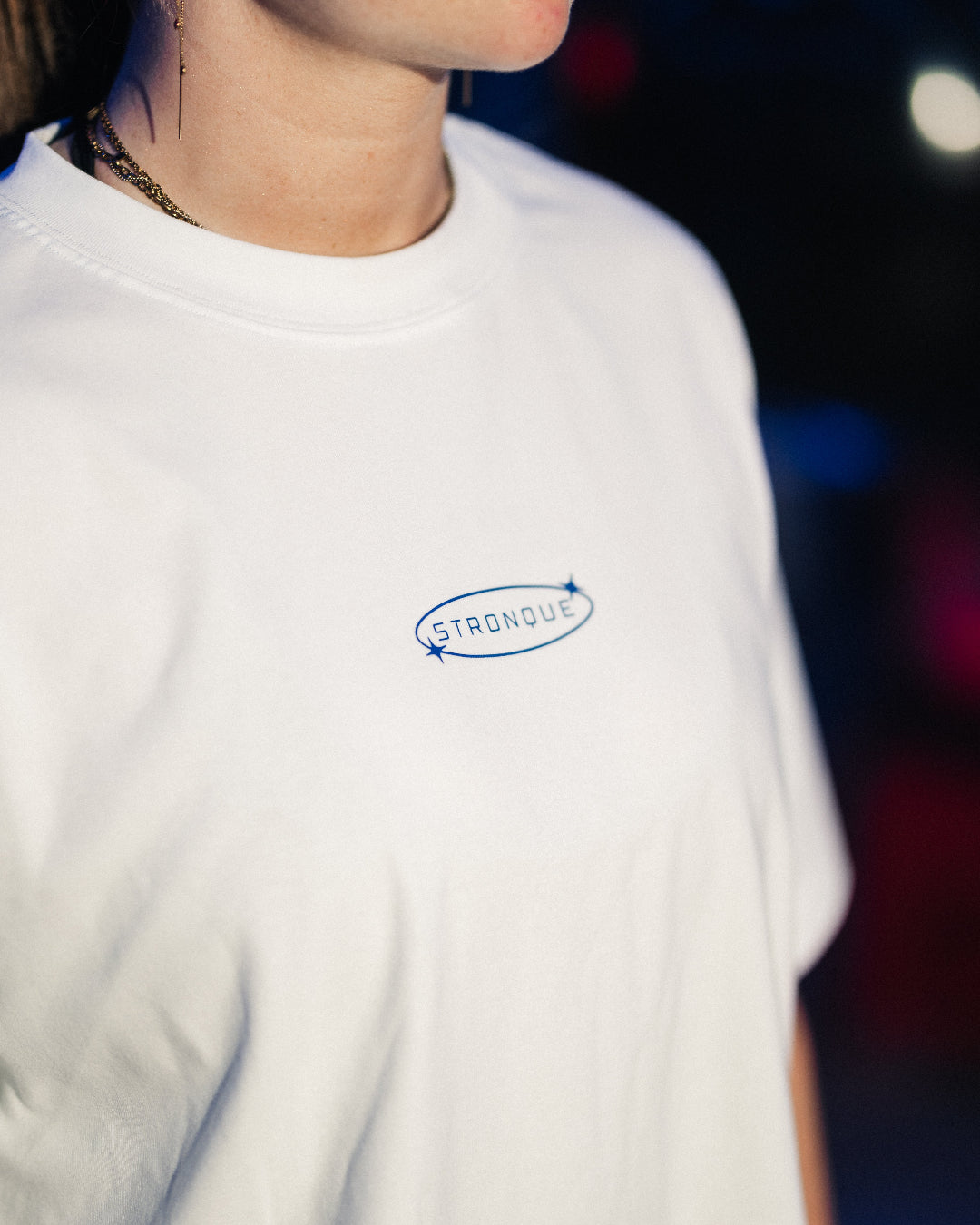 Vores klassiske pumpcover i samme bløde, lette kvalitet – nu også med et enkelt og stilrent Muscle Mommy print. Oversized pasform, unisex, og designet til både træning og hverdagsbrug.