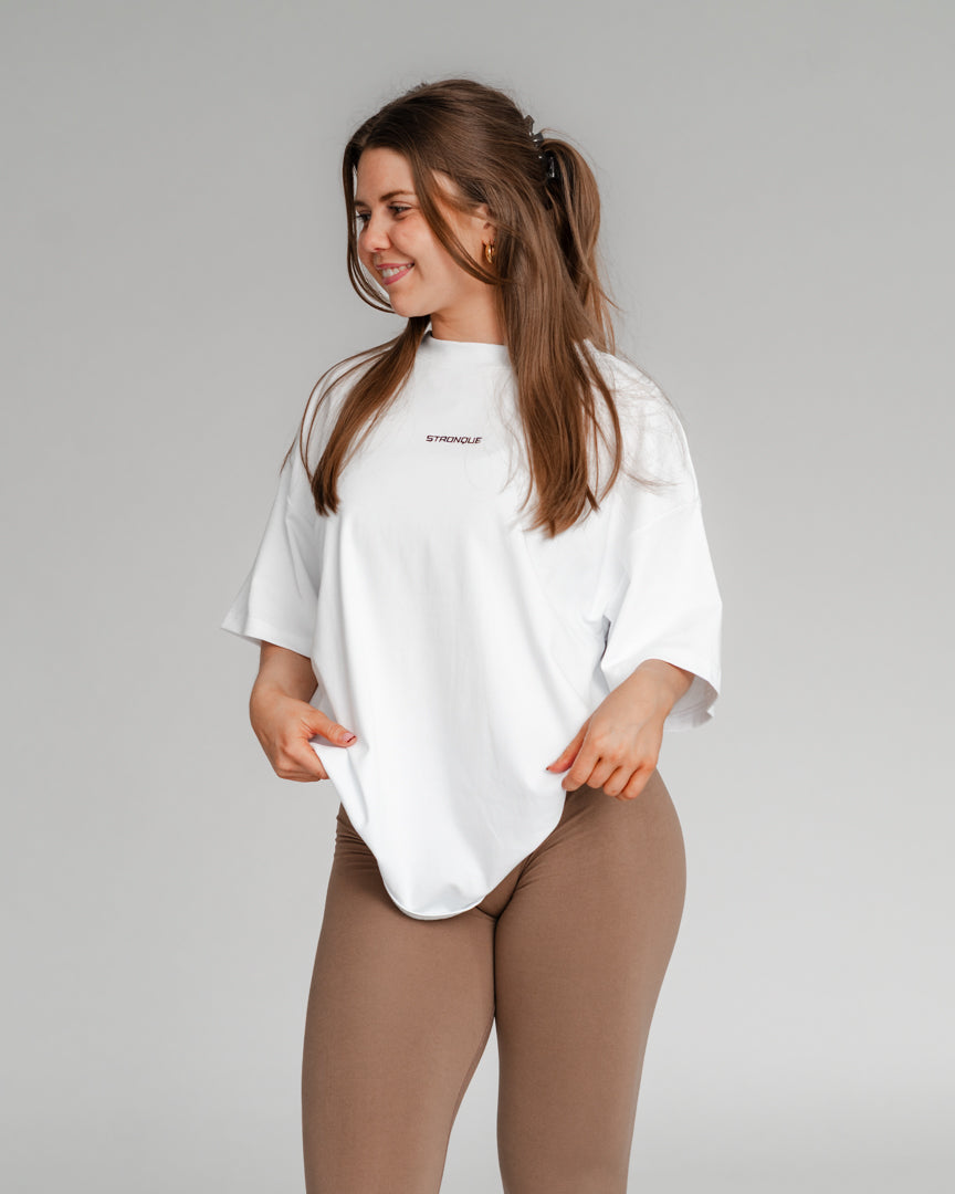 Det ultimative pumpcover – komfort og stil i én T-shirt
Alle elsker et godt pumpcover, og vi har udviklet det, vi mener, er det bedste på markedet.
Let, åndbar og perfekt pasform
Blødt og strækbart materiale sikrer maksimal komfort.
Letvægtsdesign med et "heavy" look giver en flatterende pasform.
Unisex pasform – designet til at klæde alle.
Uanset om du er til styrketræning eller en afslappet hverdagsstil, er denne pumpcover T-shirt skabt til at følge dine bevægelser.